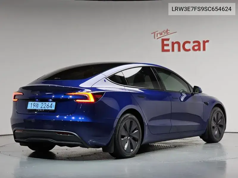TESLA MODEL 3 2025, VIN LRW3E7FS9SC654624