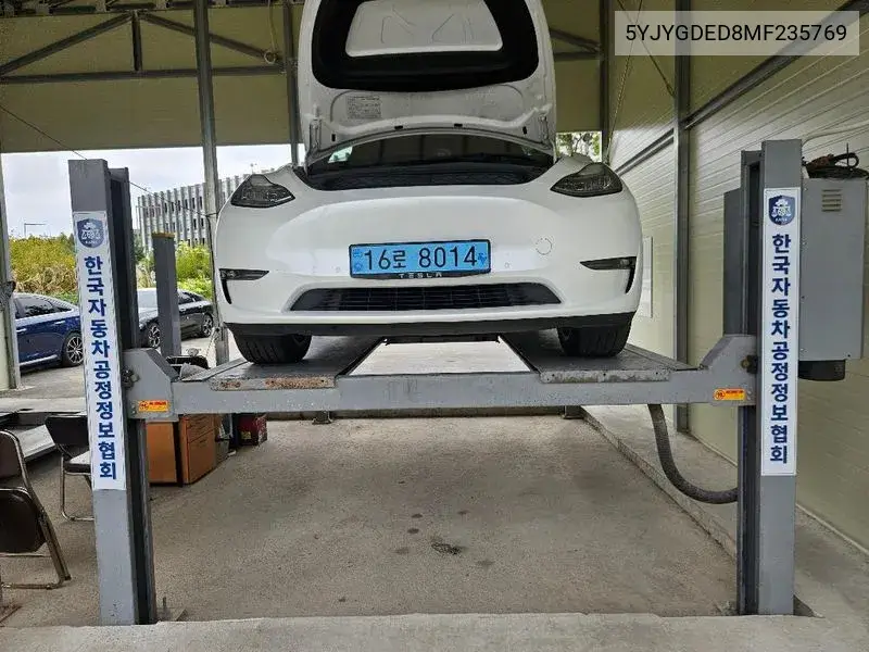 TESLA MODEL Y 2021, VIN 5YJYGDED8MF235769