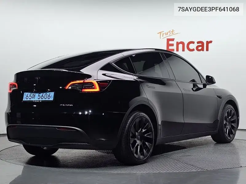 TESLA MODEL Y 2023, VIN 7SAYGDEE3PF641068