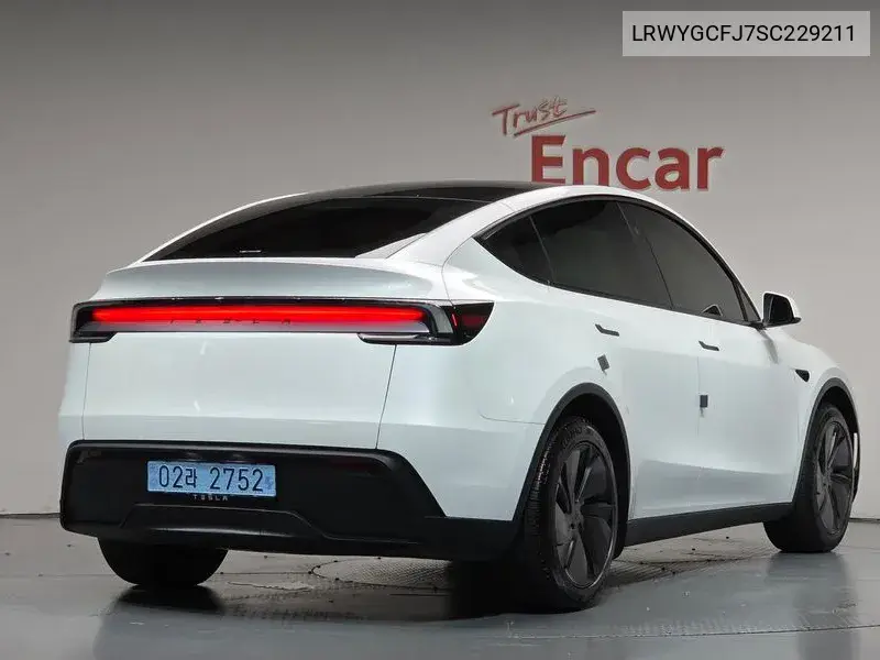 TESLA MODEL Y 2025, VIN LRWYGCFJ7SC229211