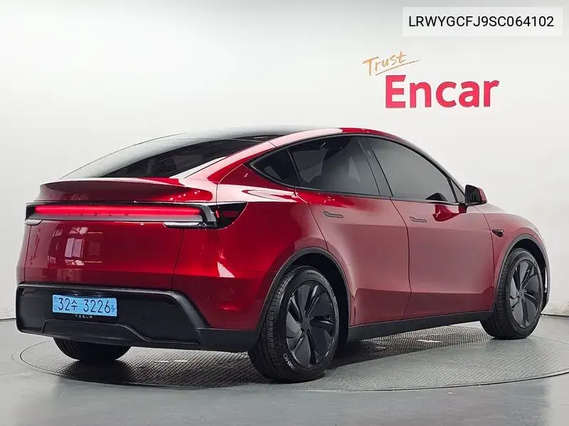 TESLA MODEL Y 2025, VIN LRWYGCFJ9SC064102