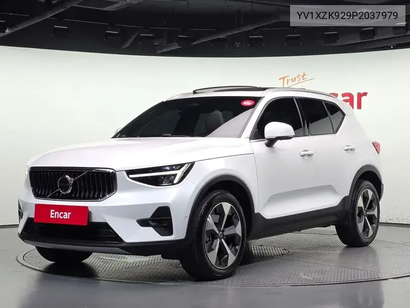 VOLVO XC40 2023, VIN YV1XZK929P2037979