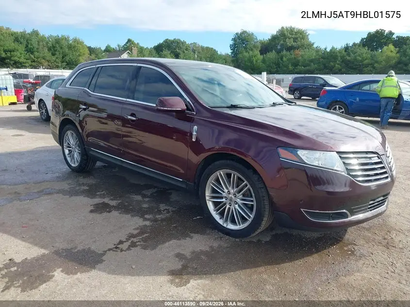 LINCOLN MKT 2017, VIN 2LMHJ5AT9HBL01575