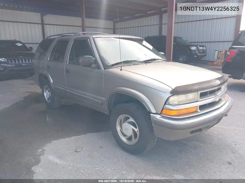 CHEVROLET BLAZER 2000, VIN 1GNDT13W4Y2256325