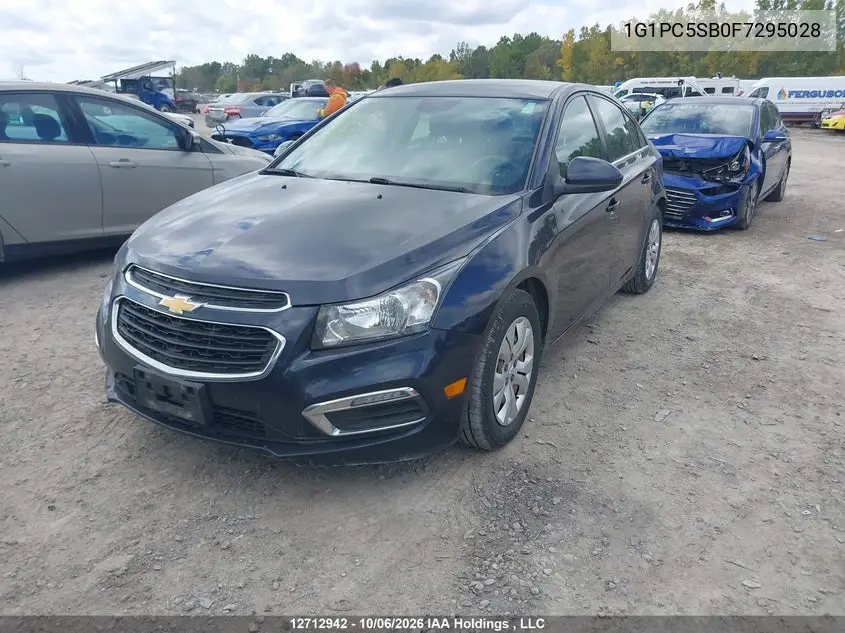 2015 CHEVROLET CRUZE VIN 1G1PC5SB0F7295028 — фото 2