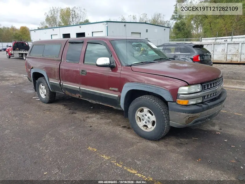 CHEVROLET SILVERADO 2002, VIN 2GCEK19T121282109