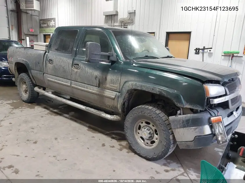CHEVROLET SILVERADO 2004, VIN 1GCHK23154F123695