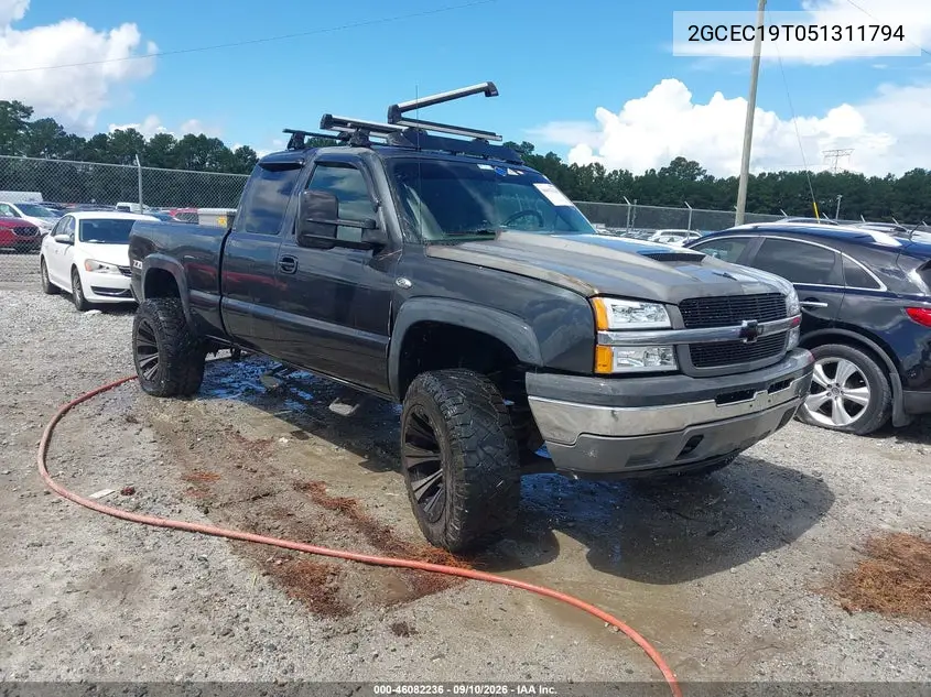 CHEVROLET SILVERADO 2005, VIN 2GCEC19T051311794