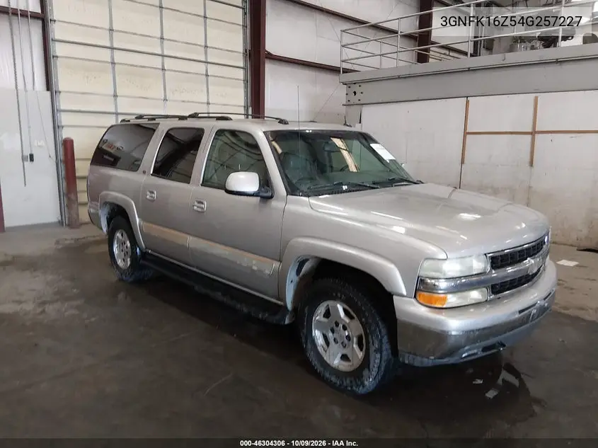 CHEVROLET SUBURBAN 2004, VIN 3GNFK16Z54G257227