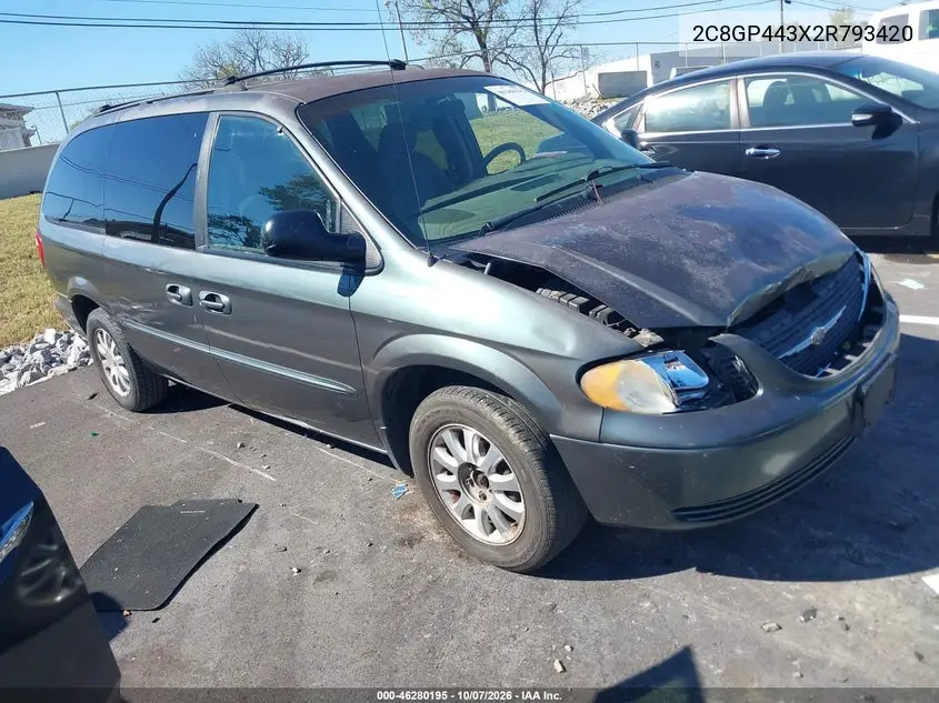 CHRYSLER TOWN & COUNTRY 2002, VIN 2C8GP443X2R793420