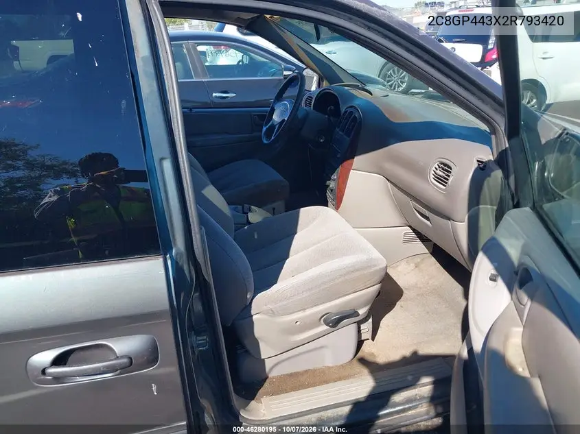 2002 CHRYSLER TOWN & COUNTRY VIN 2C8GP443X2R793420 — фото 5