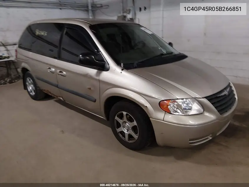 CHRYSLER TOWN & COUNTRY 2005, VIN 1C4GP45R05B266851