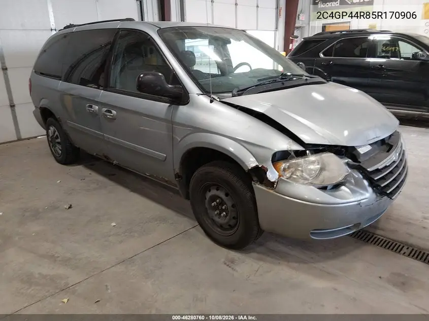 CHRYSLER TOWN & COUNTRY 2005, VIN 2C4GP44R85R170906