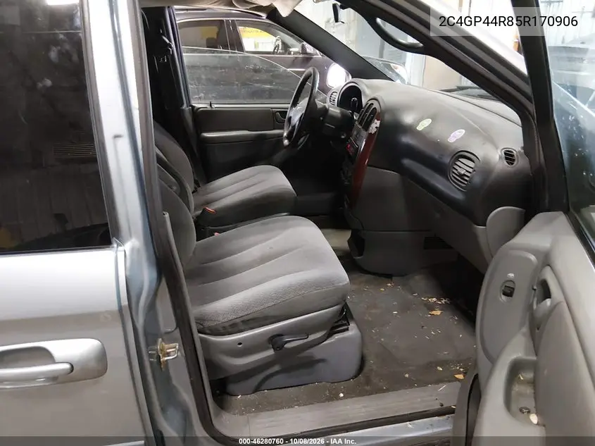 2005 CHRYSLER TOWN & COUNTRY VIN 2C4GP44R85R170906 — фото 5