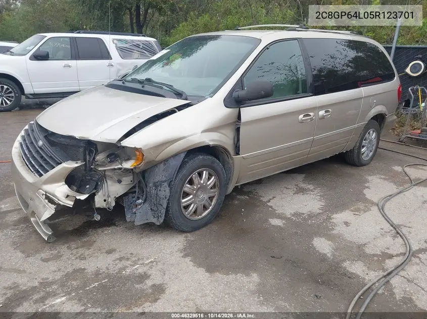 2005 CHRYSLER TOWN & COUNTRY VIN 2C8GP64L05R123701 — фото 2