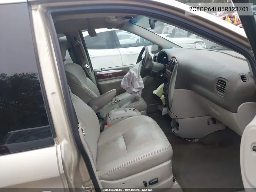 2005 CHRYSLER TOWN & COUNTRY VIN 2C8GP64L05R123701 — фото 5