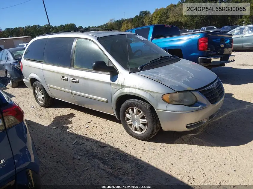 CHRYSLER TOWN & COUNTRY 2005, VIN 2C4GP54L65R380065