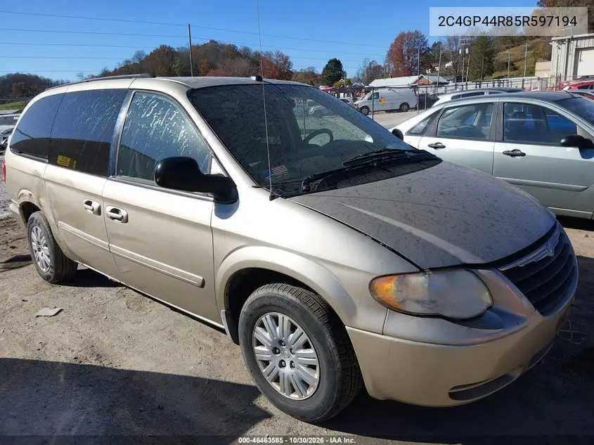 CHRYSLER TOWN & COUNTRY 2005, VIN 2C4GP44R85R597194