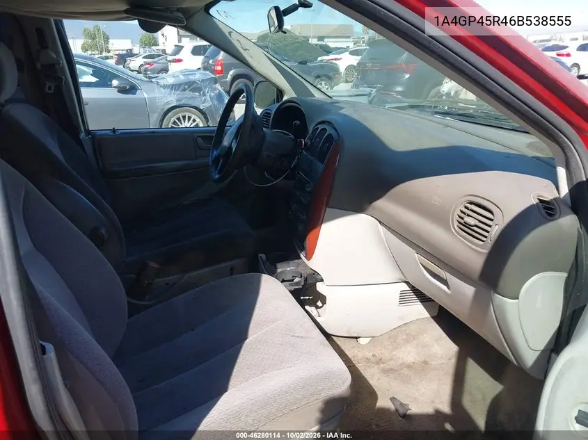 2006 CHRYSLER TOWN & COUNTRY VIN 1A4GP45R46B538555 — фото 5