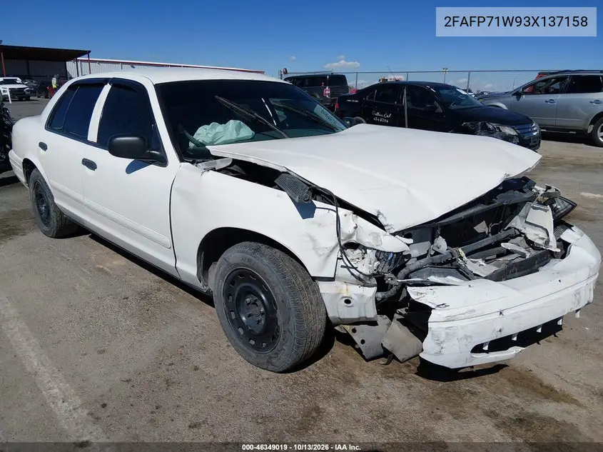 FORD CROWN VICTORIA 2003, VIN 2FAFP71W93X137158