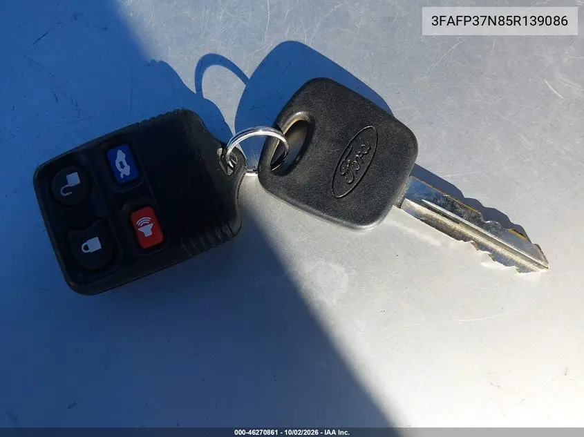 2005 FORD FOCUS VIN 3FAFP37N85R139086 — фото 11