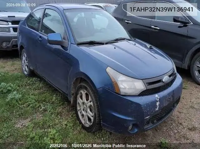FORD FOCUS 2009, VIN 1FAHP32N39W136941