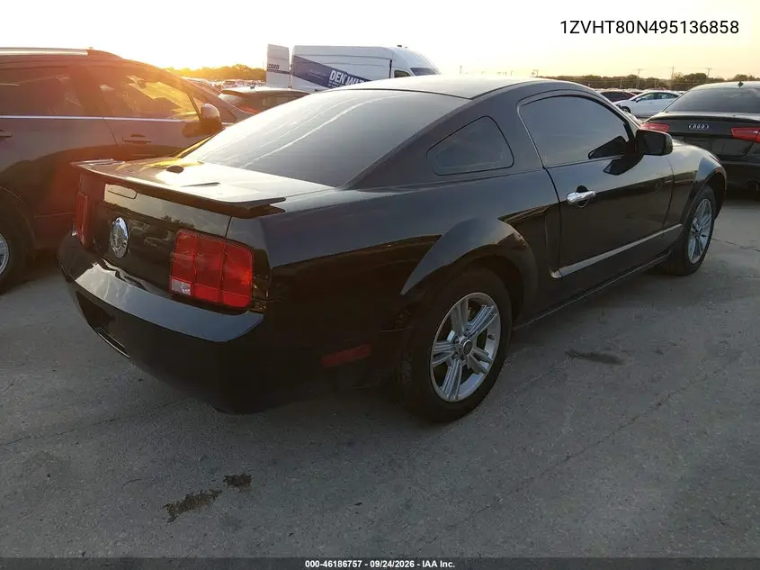 2009 FORD MUSTANG VIN 1ZVHT80N495136858 — фото 4