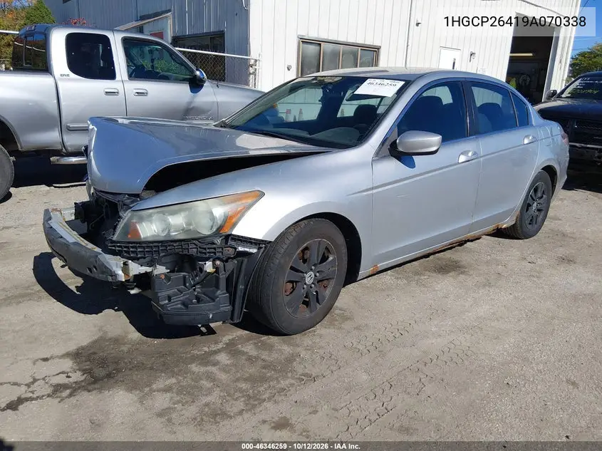 2009 HONDA ACCORD VIN 1HGCP26419A070338 — фото 2