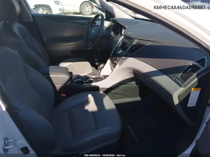 2013 HYUNDAI SONATA VIN KMHEC4A46DA098887 — фото 5