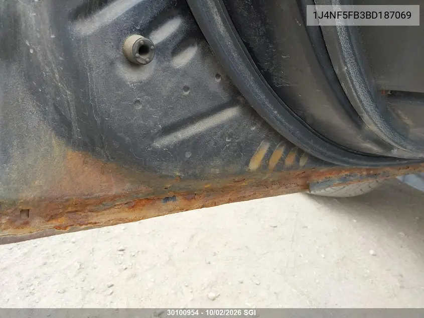2011 JEEP COMPASS VIN 1J4NF5FB3BD187069 — фото 13