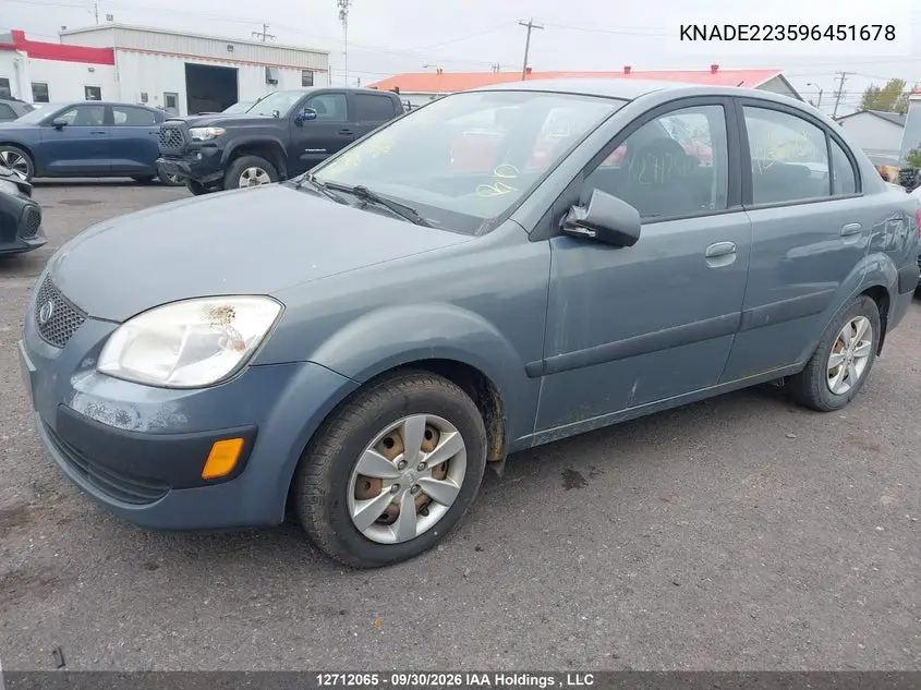 2009 KIA RIO VIN KNADE223596451678 — фото 2
