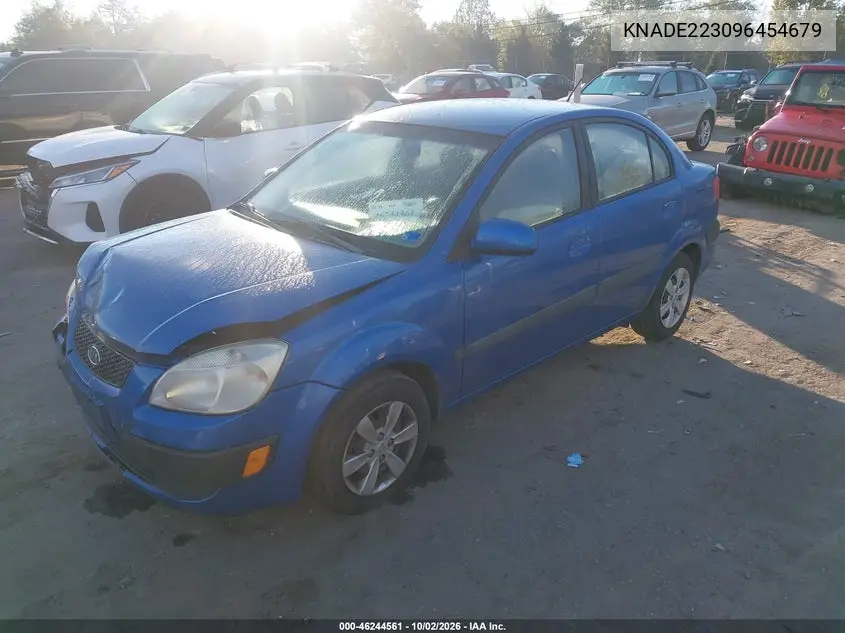 2009 KIA RIO VIN KNADE223096454679 — фото 2