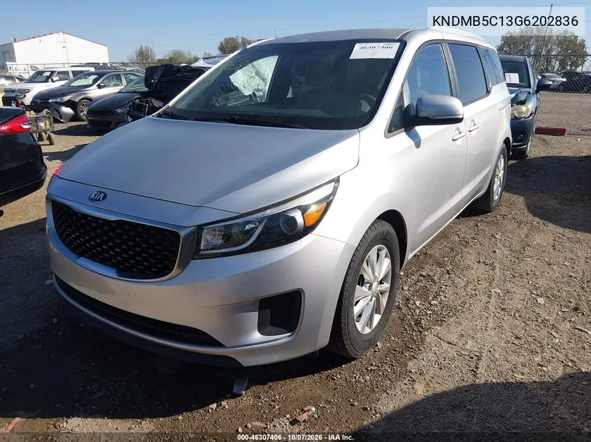 2016 KIA SEDONA VIN KNDMB5C13G6202836 — фото 2