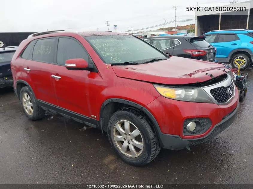 KIA SORENTO 2011, VIN 5XYKTCA16BG025281