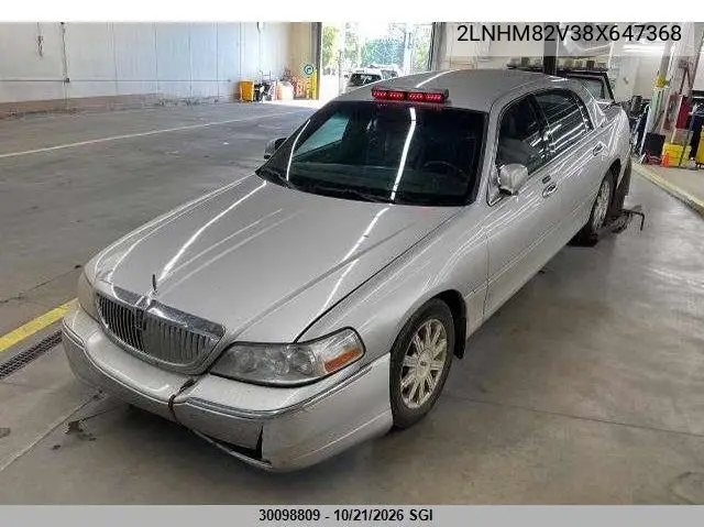 2008 LINCOLN TOWN CAR VIN 2LNHM82V38X647368 — фото 2