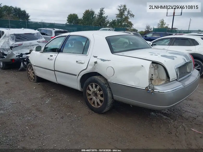 2009 LINCOLN TOWN CAR VIN 2LNHM82V29X610815 — фото 3