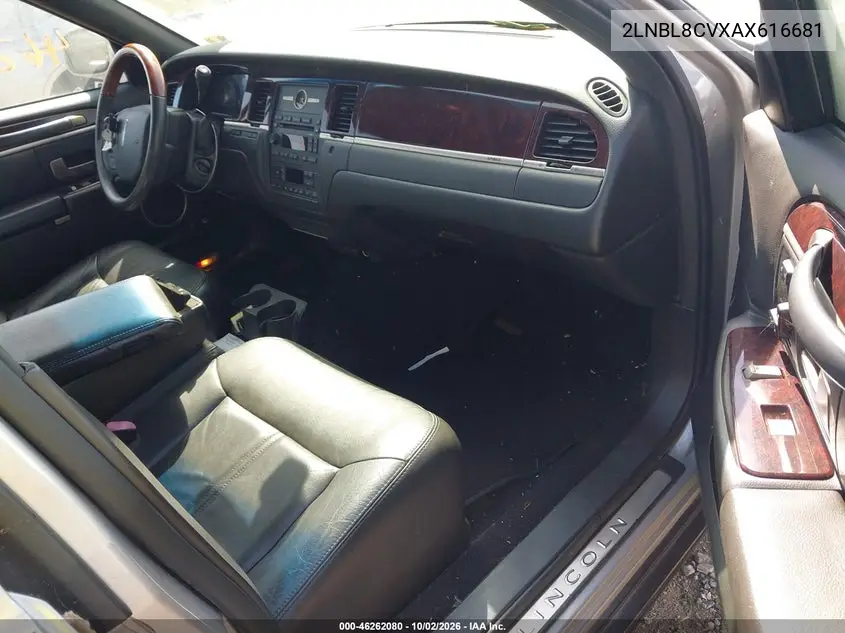 2010 LINCOLN TOWN CAR VIN 2LNBL8CVXAX616681 — фото 5