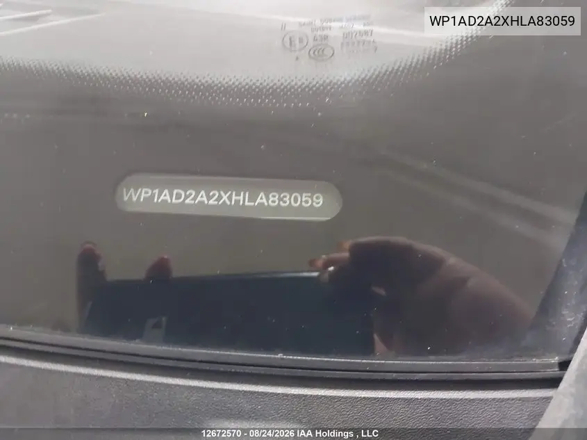 2017 PORSCHE CAYENNE VIN WP1AD2A2XHLA83059 — фото 19