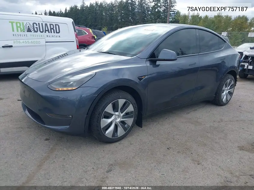 2023 TESLA MODEL Y VIN 7SAYGDEEXPF757187 — фото 2