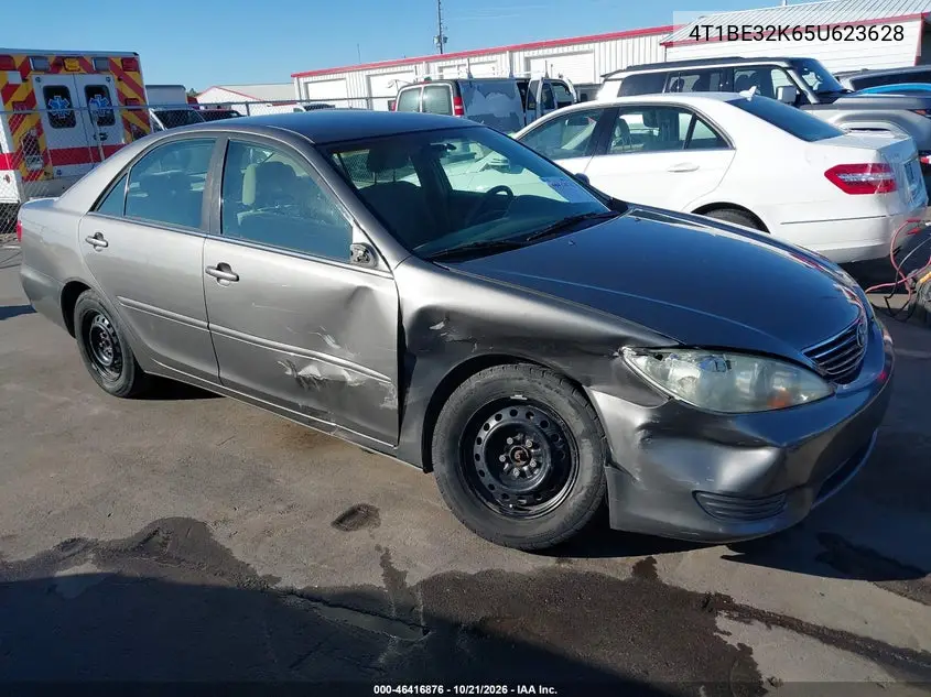 TOYOTA CAMRY 2005, VIN 4T1BE32K65U623628