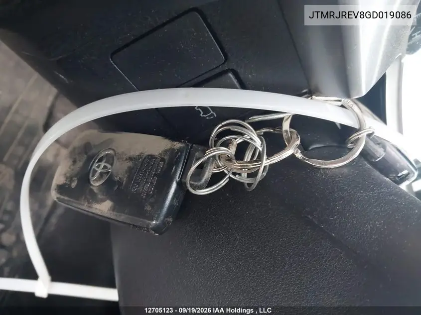 2016 TOYOTA RAV 4 VIN JTMRJREV8GD019086 — фото 11