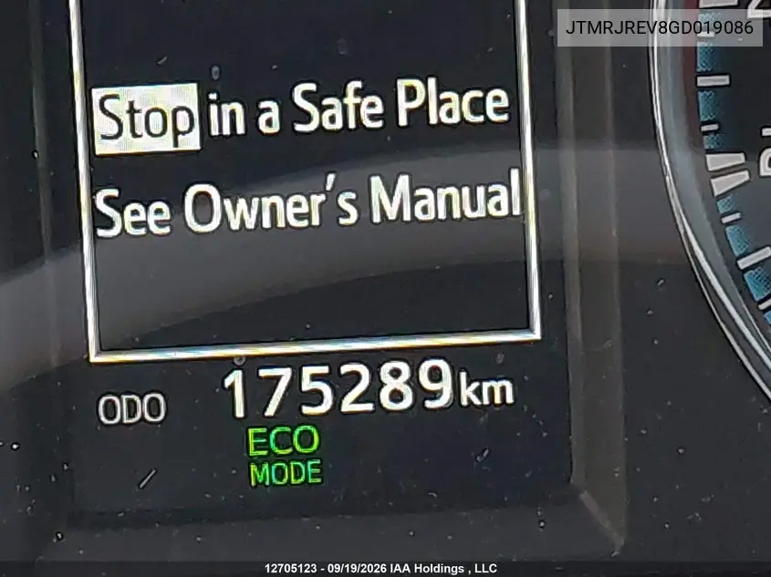 2016 TOYOTA RAV 4 VIN JTMRJREV8GD019086 — фото 15