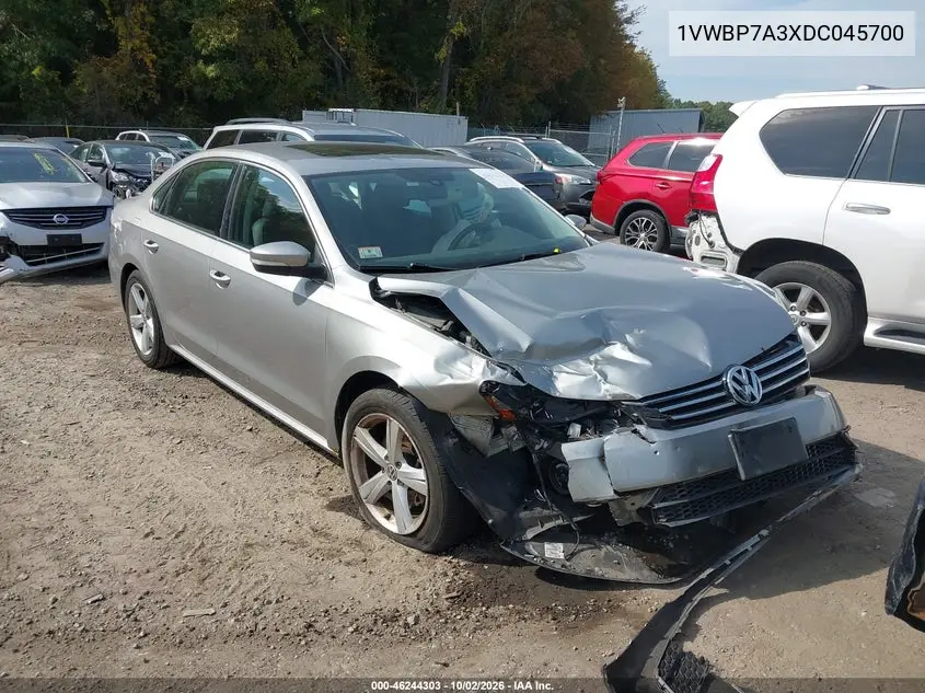 VOLKSWAGEN PASSAT 2013, VIN 1VWBP7A3XDC045700